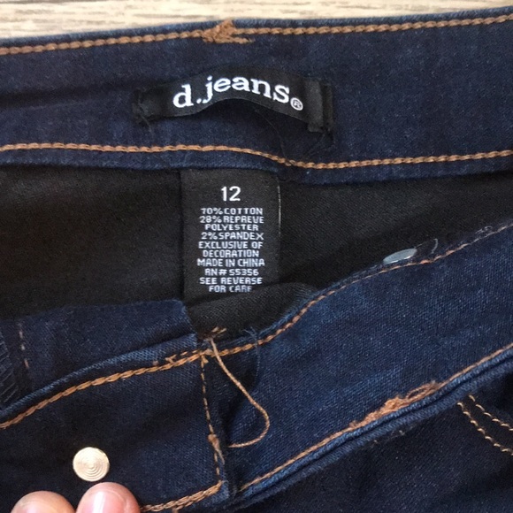Woman’s Jeans - Picture 3 of 11